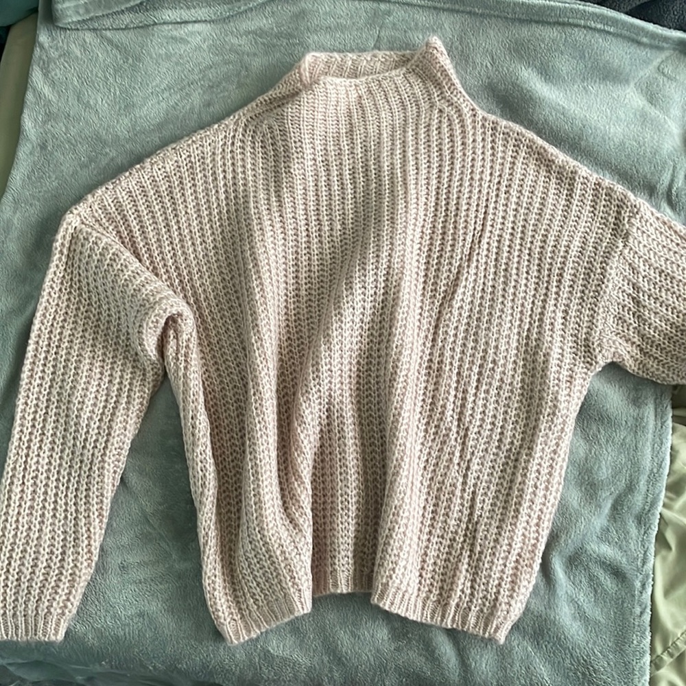 Women’s pink sweater AZ factory size large. Tags still on.